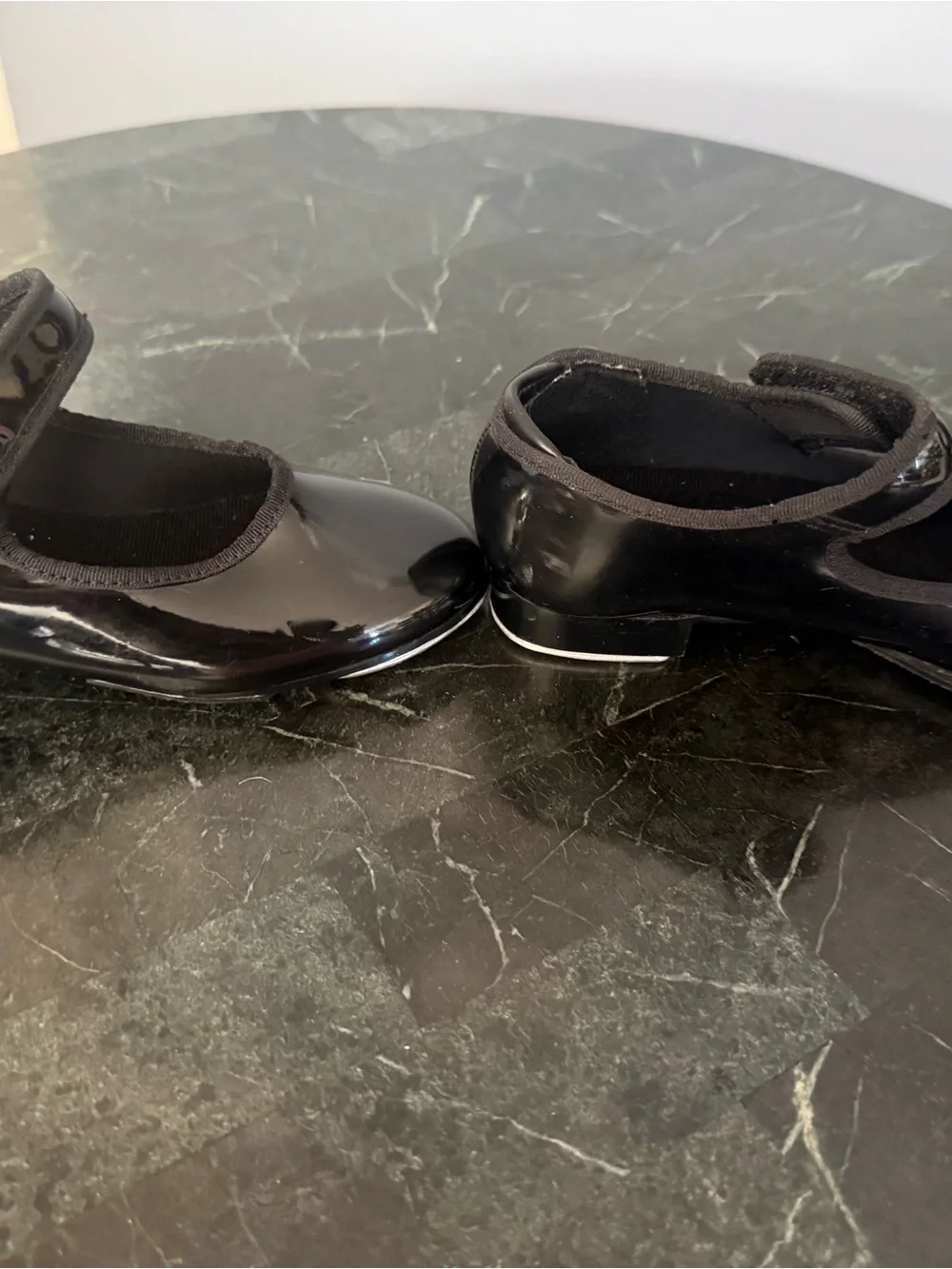 Theatricals girls Black Patent Mary Jane Strap Tap Dance Shoes 9 1/2